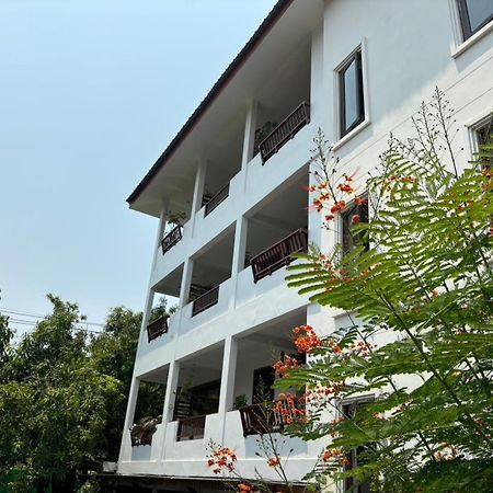 Yindee Stylish Guesthouse Chiang Mai Exterior foto